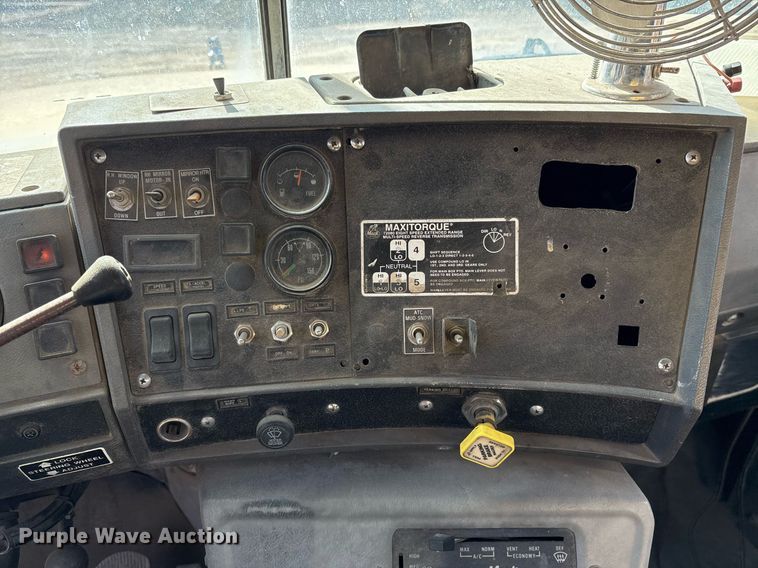 image for item OK9526 2000 Mack RD690S ready mix truck