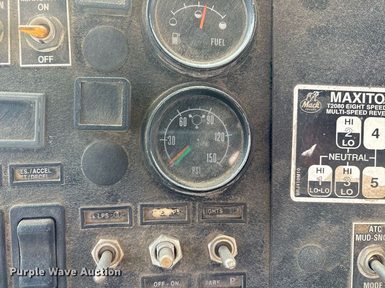 image for item OK9526 2000 Mack RD690S ready mix truck