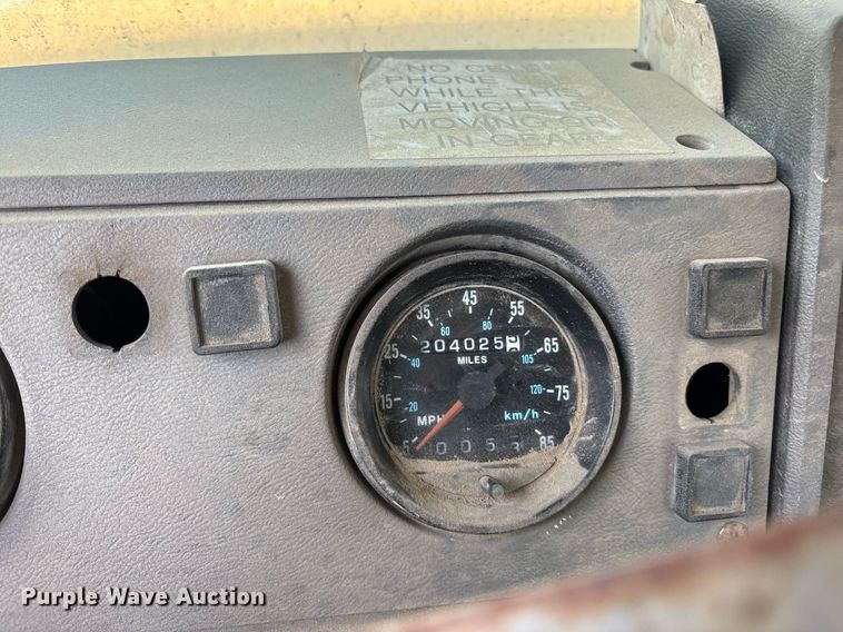 image for item OK9526 2000 Mack RD690S ready mix truck