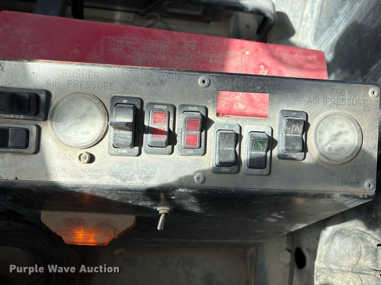 image for item OK9526 2000 Mack RD690S ready mix truck