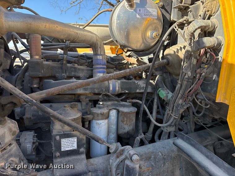 image for item OK9526 2000 Mack RD690S ready mix truck