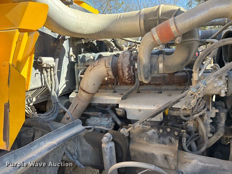 image for item OK9526 2000 Mack RD690S ready mix truck