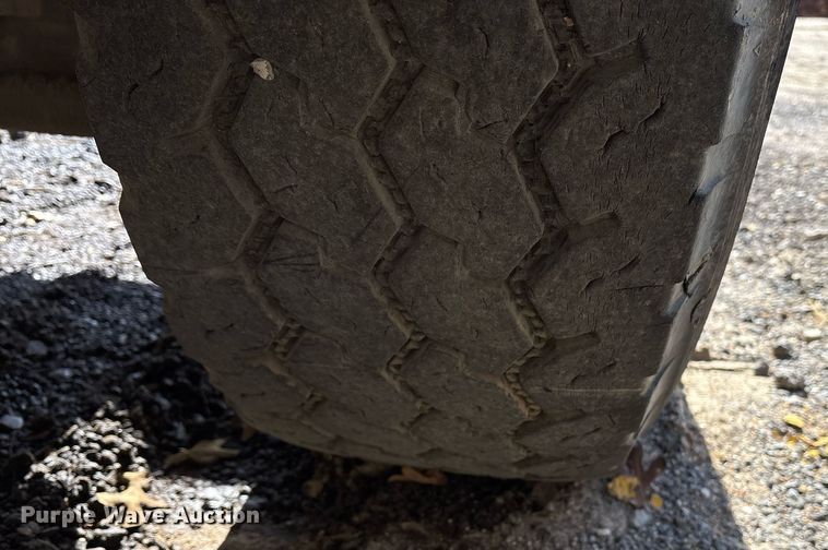 image for item OK9526 2000 Mack RD690S ready mix truck