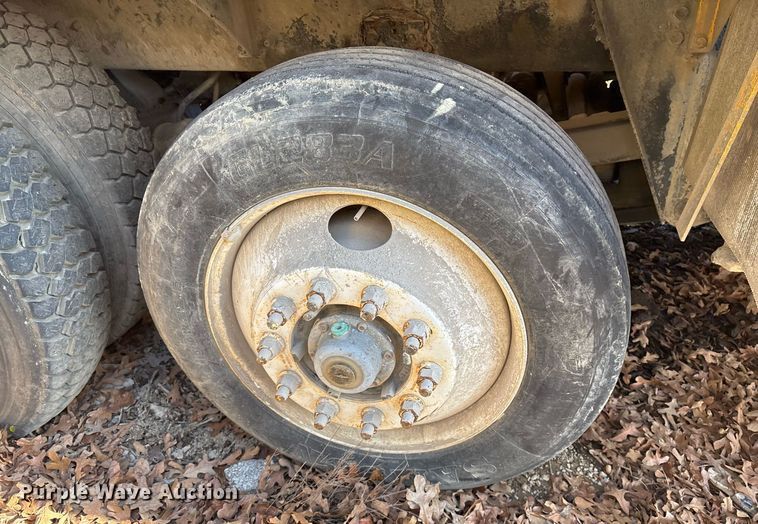 image for item OK9526 2000 Mack RD690S ready mix truck