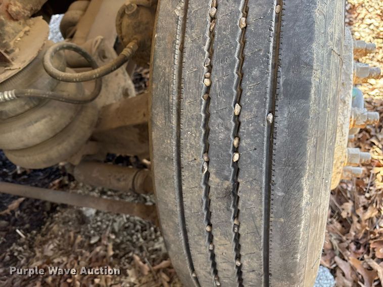 image for item OK9526 2000 Mack RD690S ready mix truck