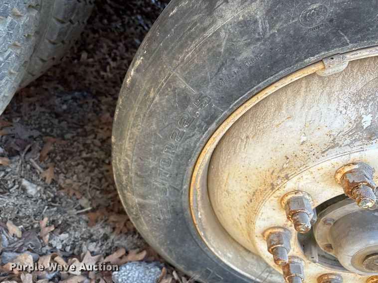 image for item OK9526 2000 Mack RD690S ready mix truck