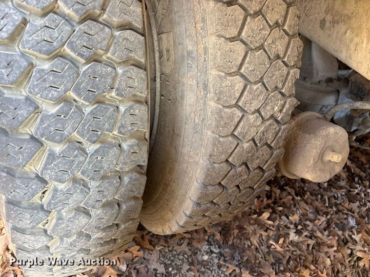 image for item OK9526 2000 Mack RD690S ready mix truck