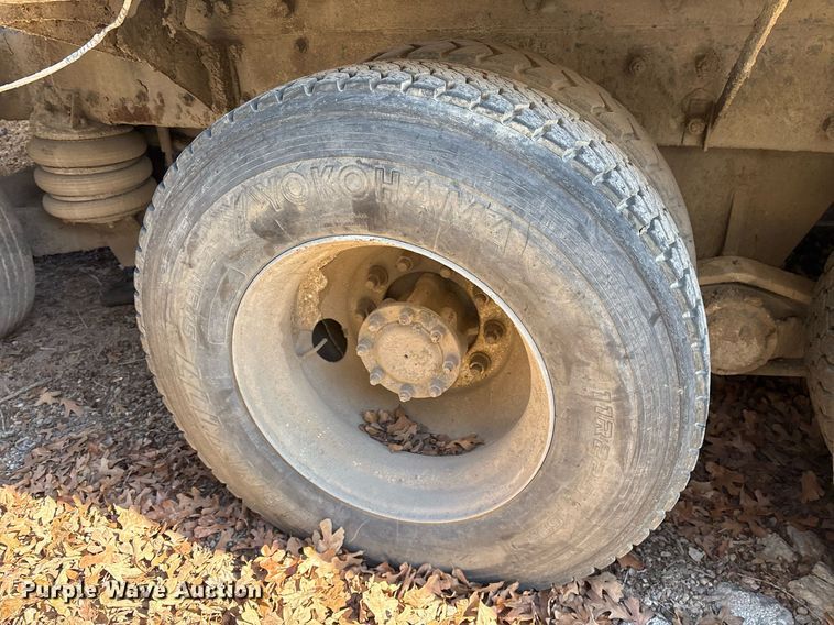 image for item OK9526 2000 Mack RD690S ready mix truck