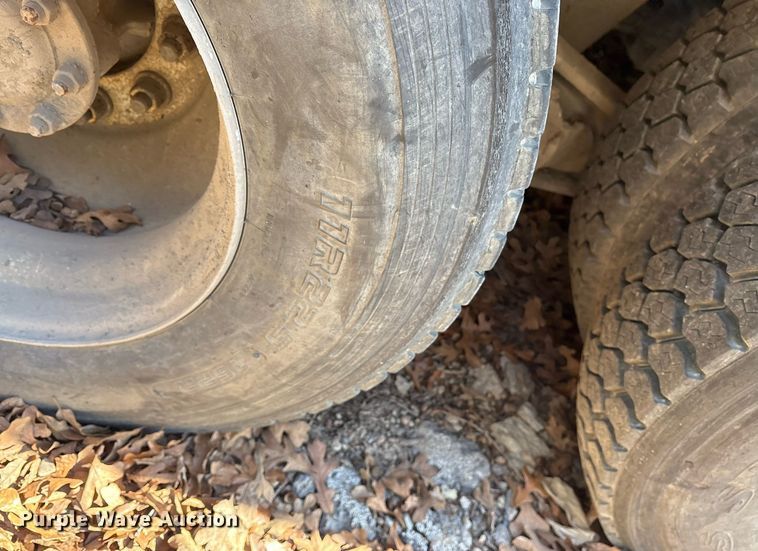 image for item OK9526 2000 Mack RD690S ready mix truck