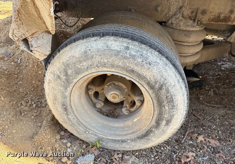 image for item OK9526 2000 Mack RD690S ready mix truck