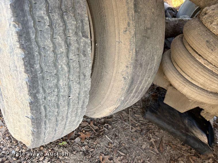 image for item OK9526 2000 Mack RD690S ready mix truck