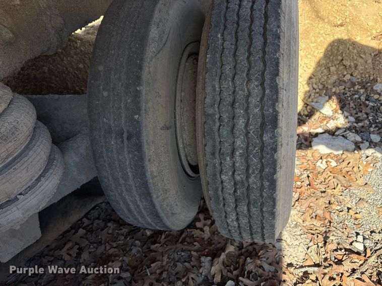 image for item OK9526 2000 Mack RD690S ready mix truck