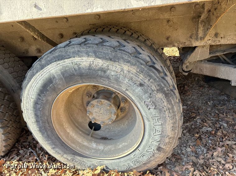 image for item OK9526 2000 Mack RD690S ready mix truck