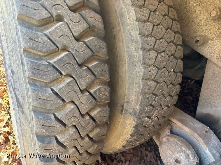 image for item OK9526 2000 Mack RD690S ready mix truck