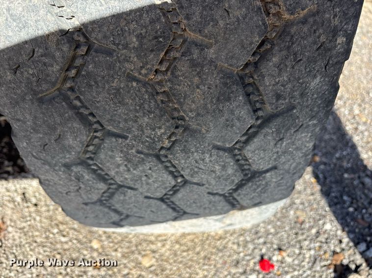 image for item OK9526 2000 Mack RD690S ready mix truck