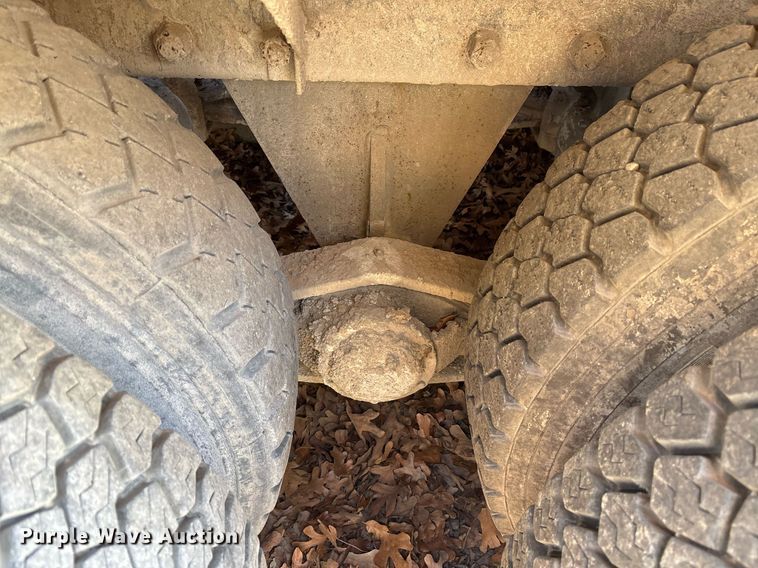 image for item OK9526 2000 Mack RD690S ready mix truck