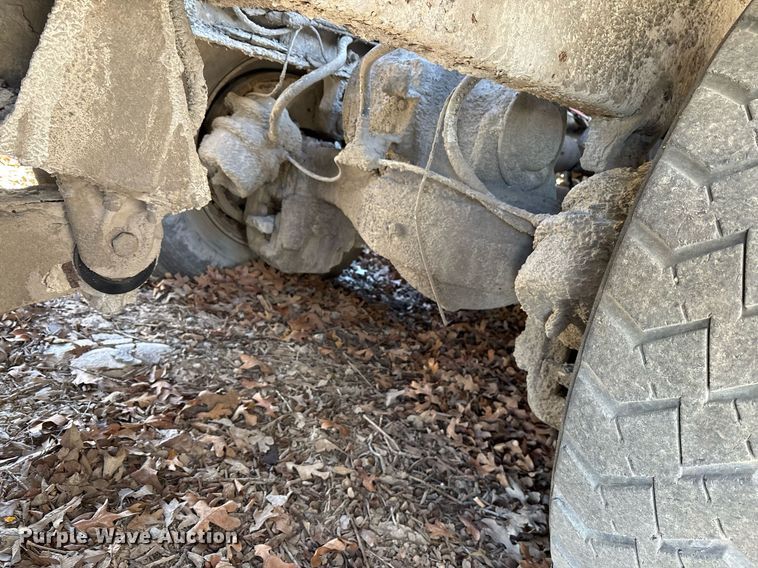 image for item OK9526 2000 Mack RD690S ready mix truck