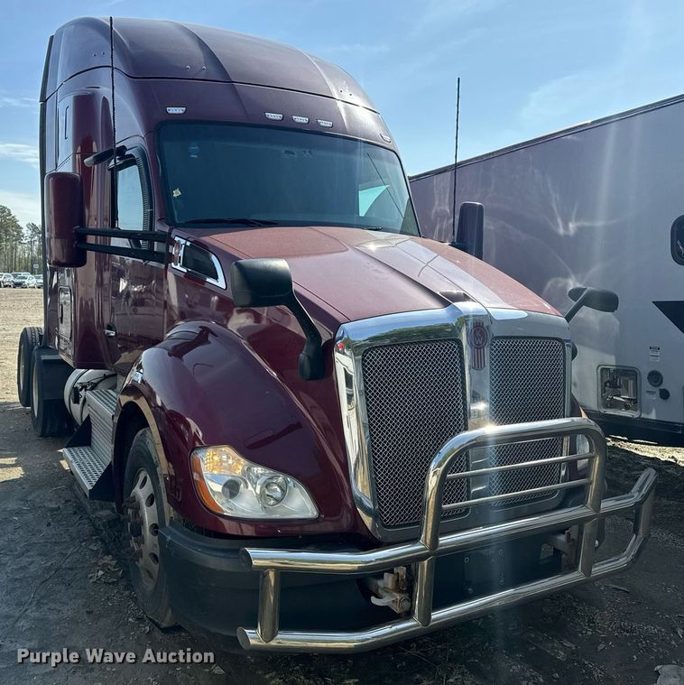 image for item YA0346 2019 Kenworth T680 semi truck