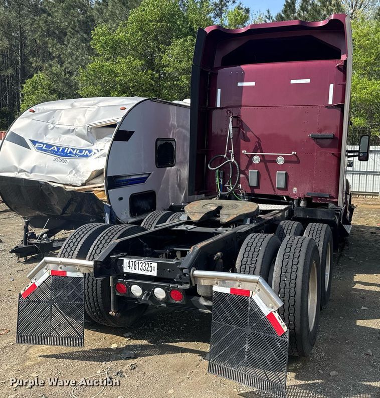 image for item YA0346 2019 Kenworth T680 semi truck