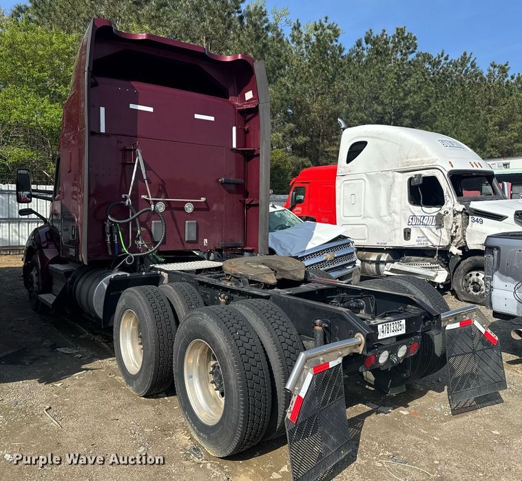 image for item YA0346 2019 Kenworth T680 semi truck