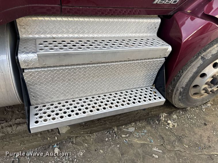 image for item YA0346 2019 Kenworth T680 semi truck