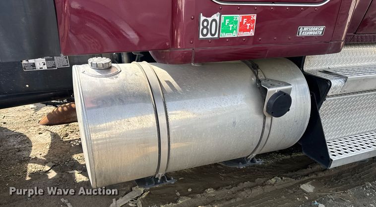 image for item YA0346 2019 Kenworth T680 semi truck