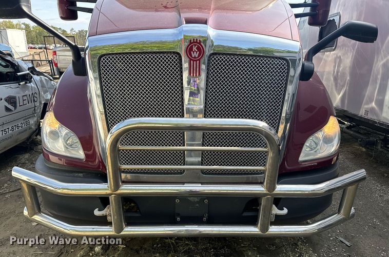 image for item YA0346 2019 Kenworth T680 semi truck