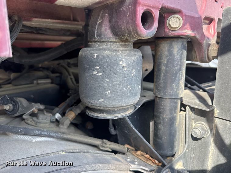 image for item YA0346 2019 Kenworth T680 semi truck