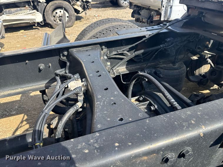 image for item YA0346 2019 Kenworth T680 semi truck