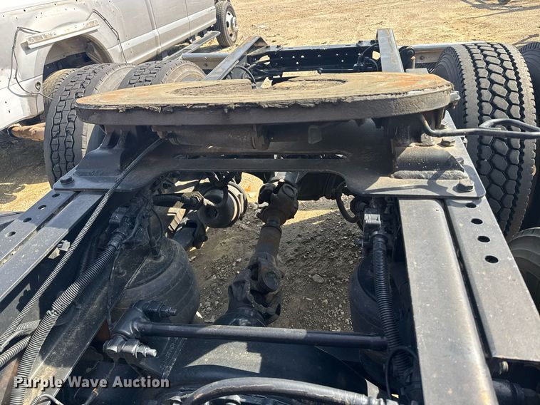 image for item YA0346 2019 Kenworth T680 semi truck