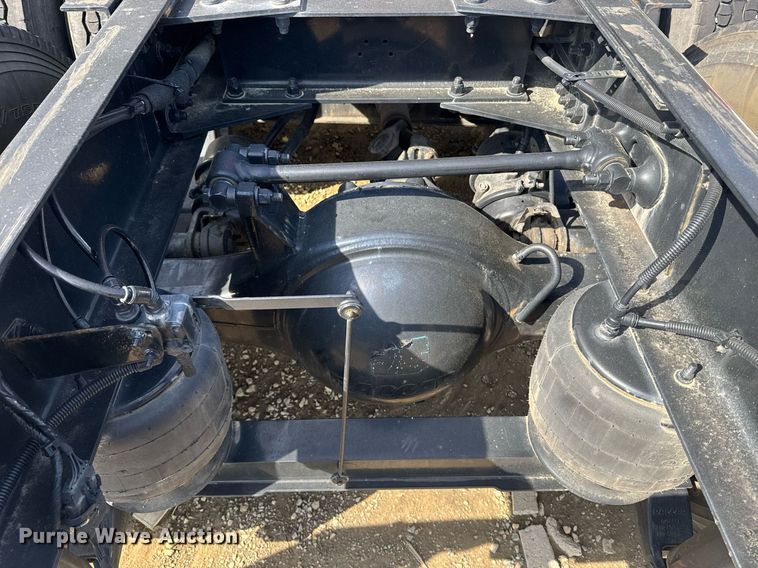 image for item YA0346 2019 Kenworth T680 semi truck