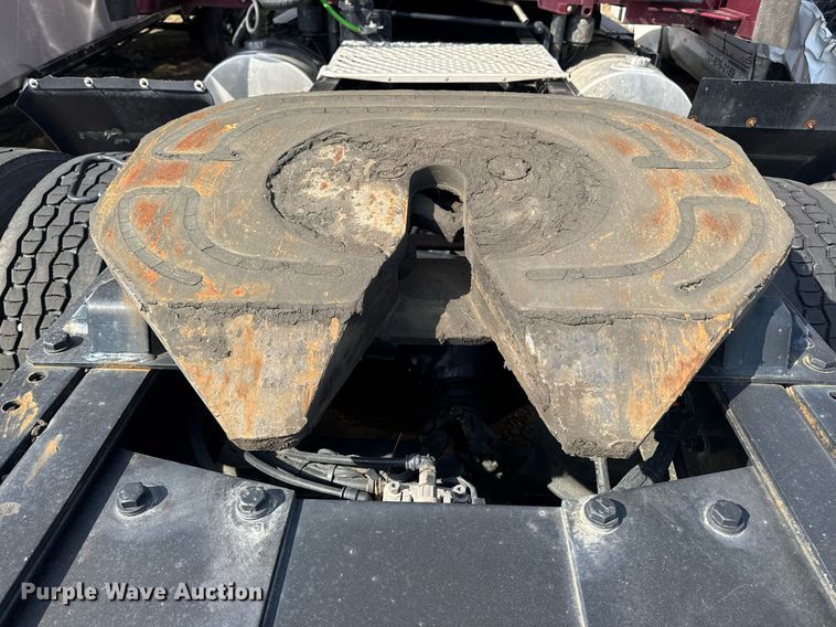 image for item YA0346 2019 Kenworth T680 semi truck