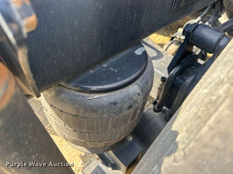 image for item YA0346 2019 Kenworth T680 semi truck