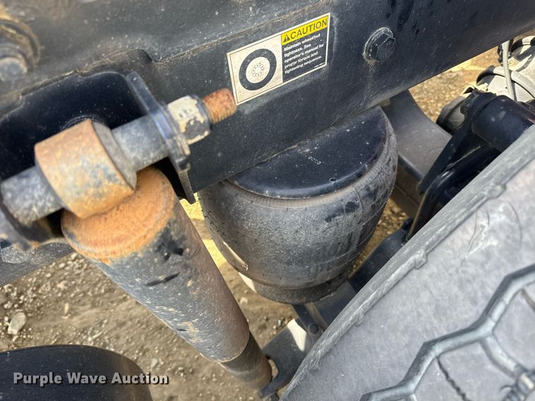 image for item YA0346 2019 Kenworth T680 semi truck