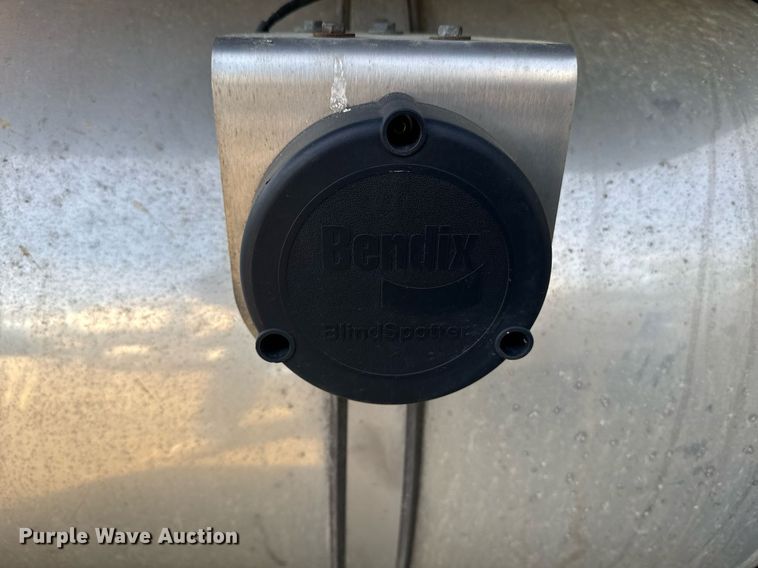 image for item YA0346 2019 Kenworth T680 semi truck