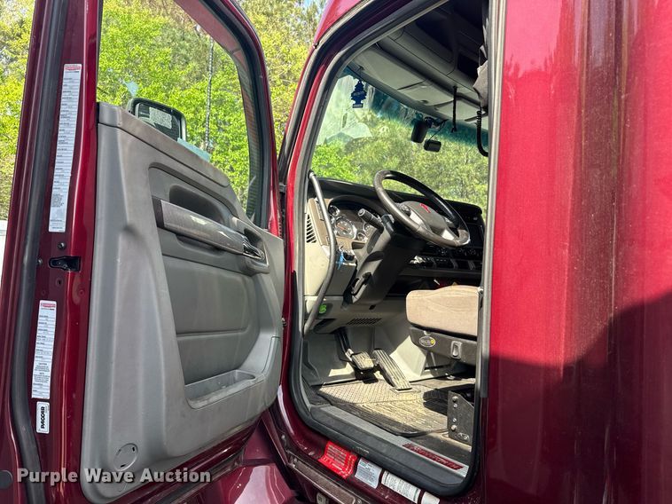 image for item YA0346 2019 Kenworth T680 semi truck