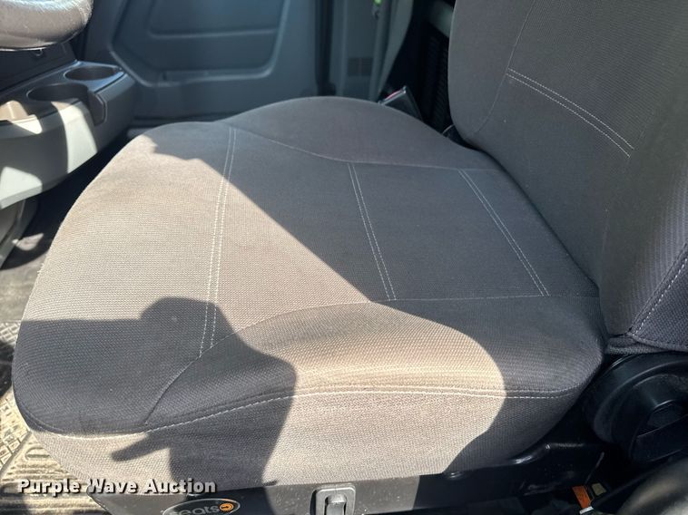 image for item YA0346 2019 Kenworth T680 semi truck