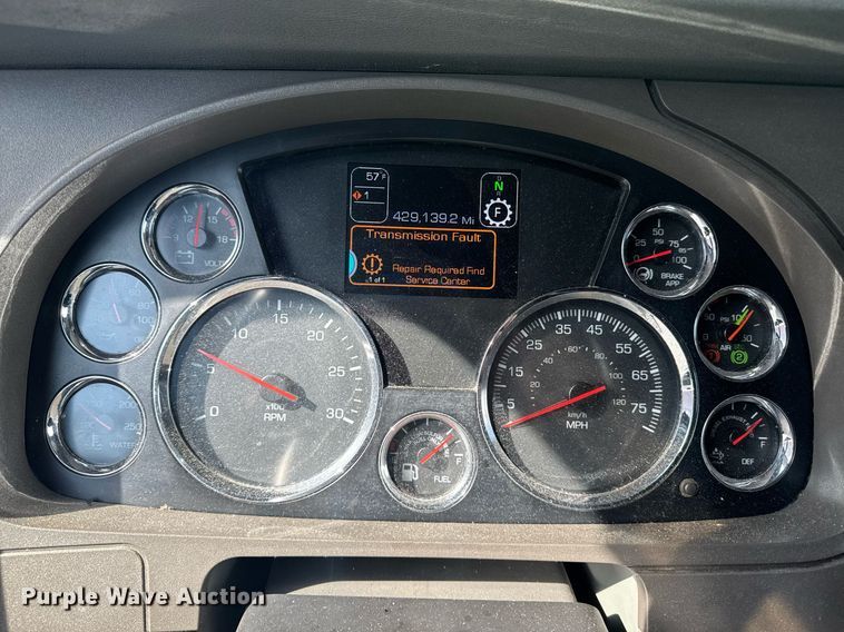 image for item YA0346 2019 Kenworth T680 semi truck