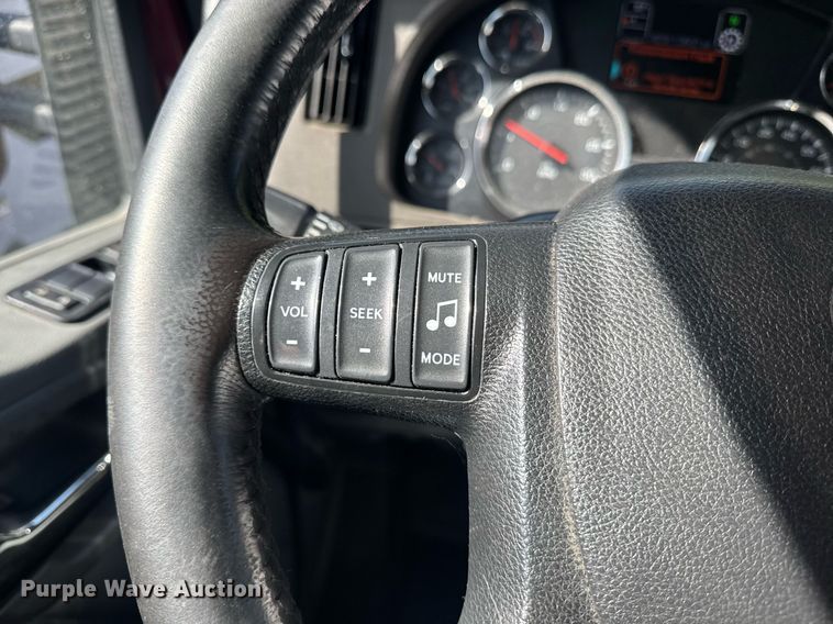 image for item YA0346 2019 Kenworth T680 semi truck