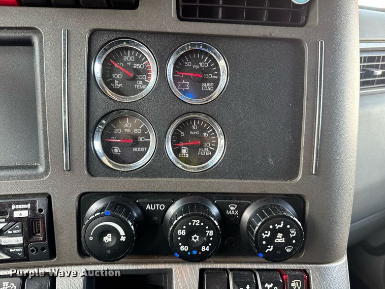 image for item YA0346 2019 Kenworth T680 semi truck