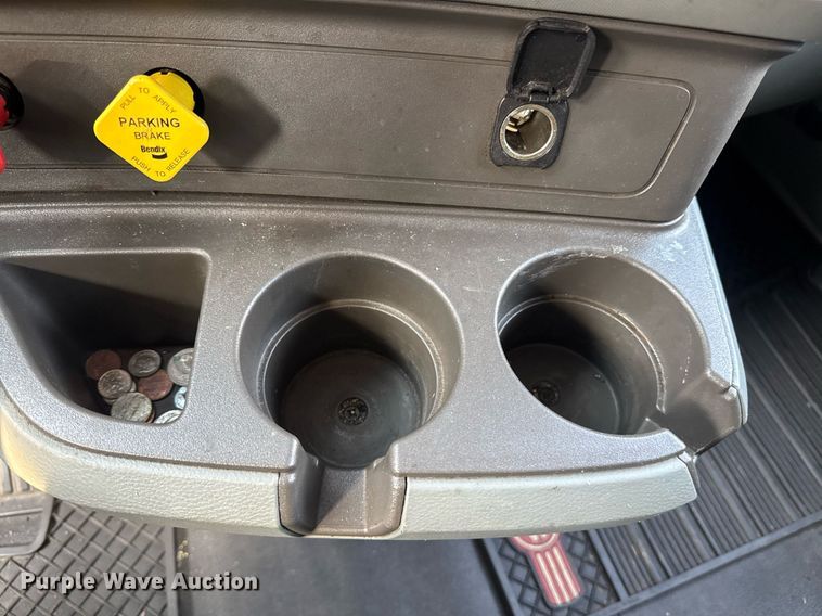 image for item YA0346 2019 Kenworth T680 semi truck