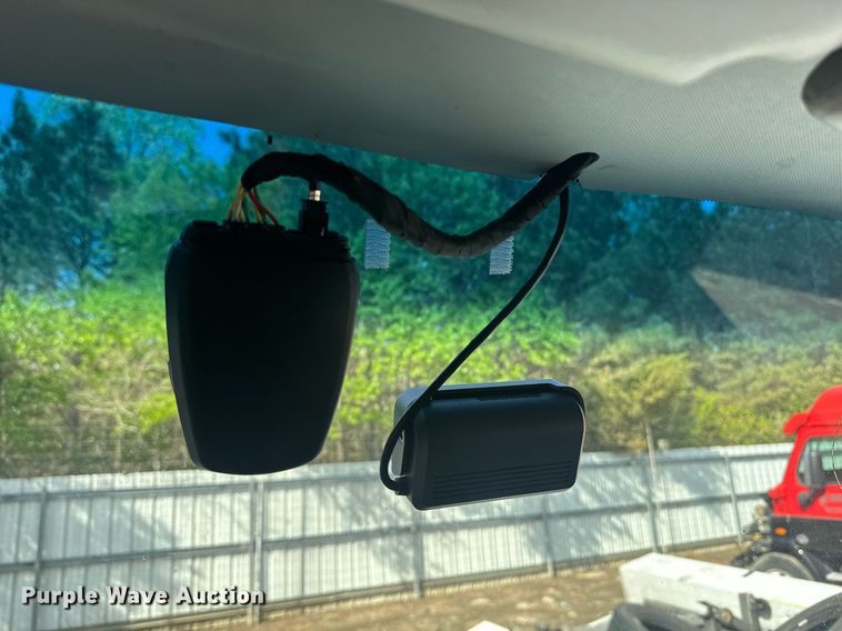 image for item YA0346 2019 Kenworth T680 semi truck