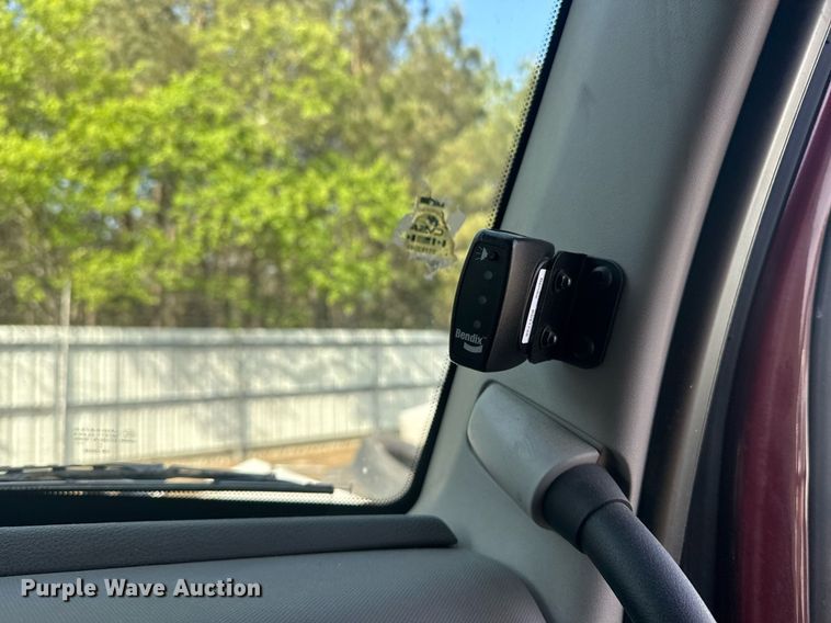 image for item YA0346 2019 Kenworth T680 semi truck