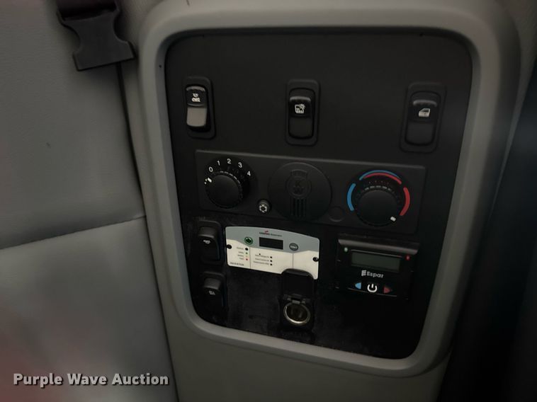 image for item YA0346 2019 Kenworth T680 semi truck