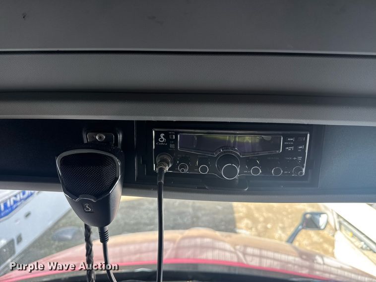 image for item YA0346 2019 Kenworth T680 semi truck