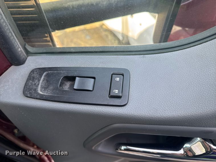 image for item YA0346 2019 Kenworth T680 semi truck