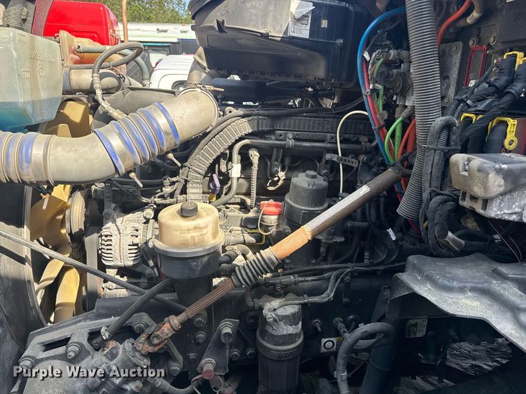 image for item YA0346 2019 Kenworth T680 semi truck