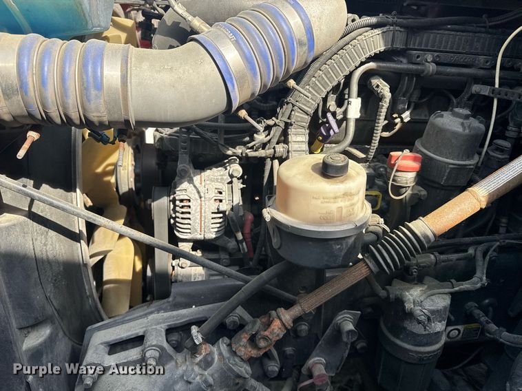 image for item YA0346 2019 Kenworth T680 semi truck