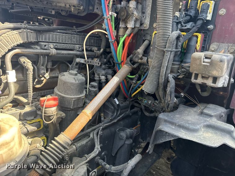 image for item YA0346 2019 Kenworth T680 semi truck