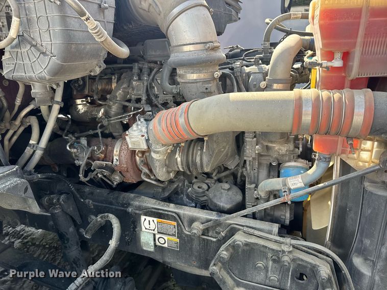 image for item YA0346 2019 Kenworth T680 semi truck